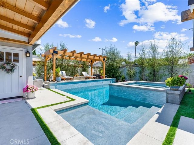 168 Monte Vista Avenue, Costa Mesa, CA 92627