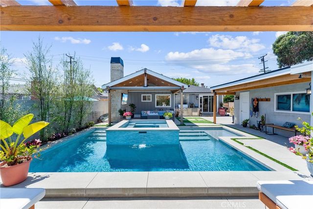 168 Monte Vista Avenue, Costa Mesa, CA 92627