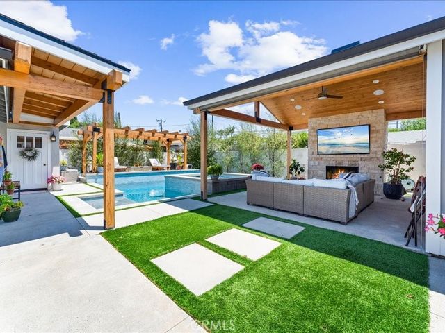 168 Monte Vista Avenue, Costa Mesa, CA 92627