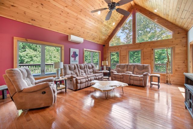 232 Victoria Cir, Jamestown, TN 38556
