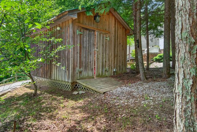 232 Victoria Cir, Jamestown, TN 38556