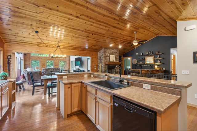 232 Victoria Cir, Jamestown, TN 38556