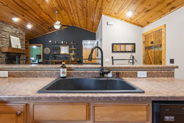 232 Victoria Cir, Jamestown, TN 38556