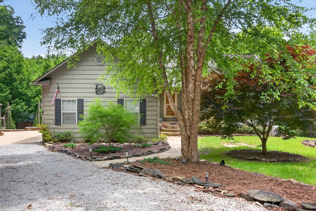 232 Victoria Cir, Jamestown, TN 38556