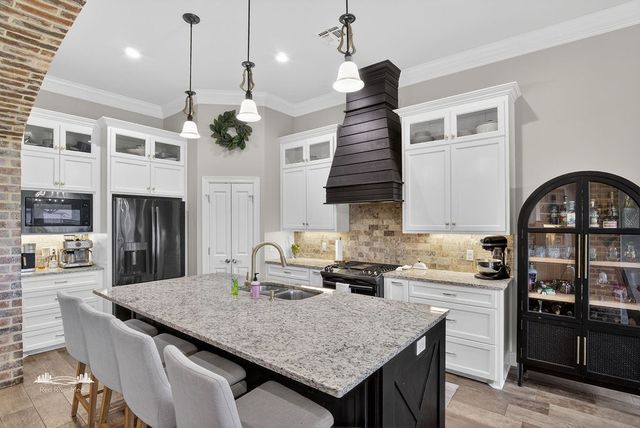 260 Arrowhead Drive, Bossier City, LA 71111