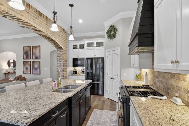 260 Arrowhead Drive, Bossier City, LA 71111