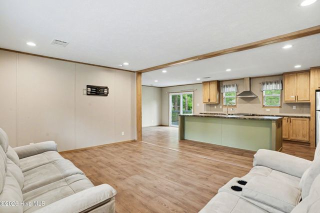 335 Ridgewood Drive NW, Calabash, NC 28467