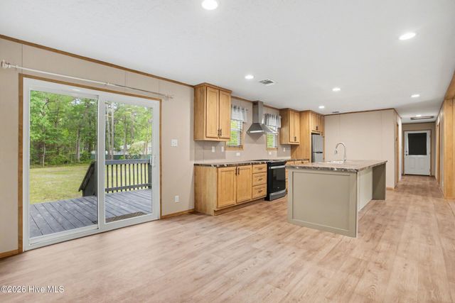 335 Ridgewood Drive NW, Calabash, NC 28467