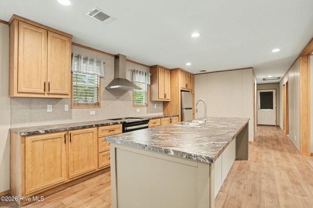 335 Ridgewood Drive NW, Calabash, NC 28467