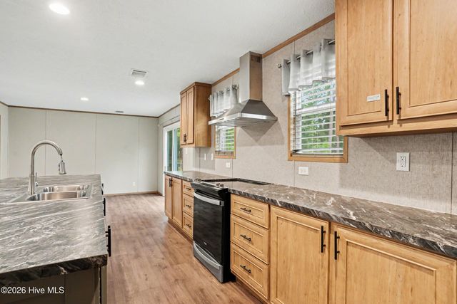 335 Ridgewood Drive NW, Calabash, NC 28467
