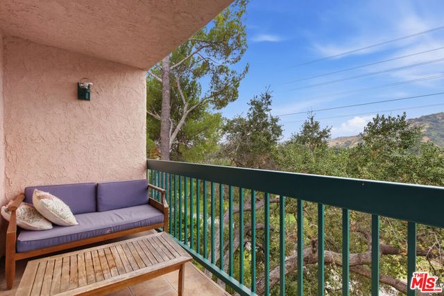 2940 N Verdugo Road 305, Glendale, CA 91208