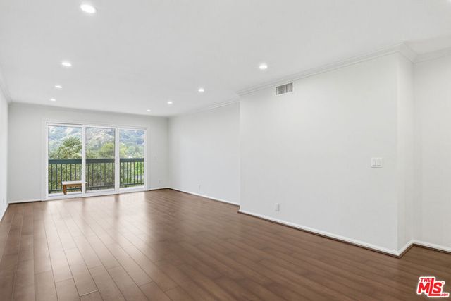 2940 N Verdugo Road 305, Glendale, CA 91208