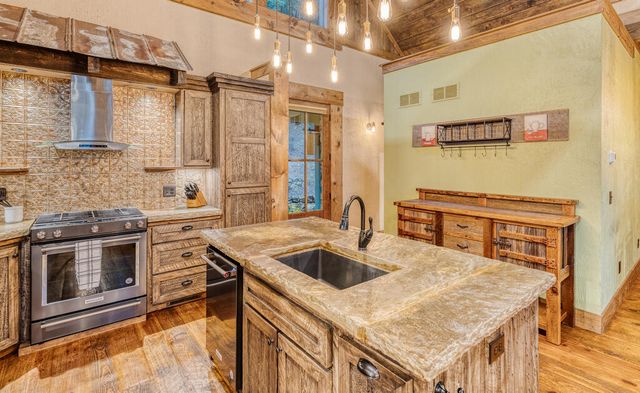 280 Point Of View Road, Blue Ridge, GA 30513