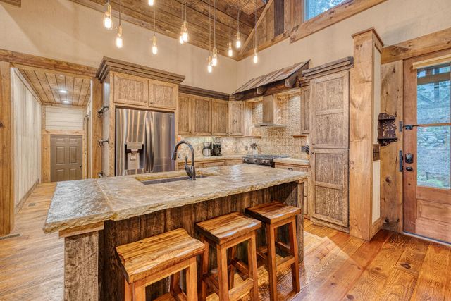 280 Point Of View Road, Blue Ridge, GA 30513