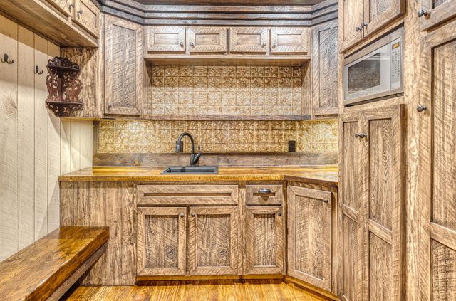 280 Point Of View Road, Blue Ridge, GA 30513