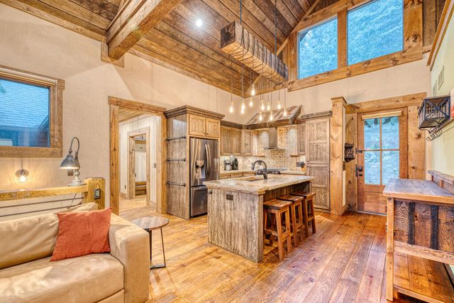 280 Point Of View Road, Blue Ridge, GA 30513