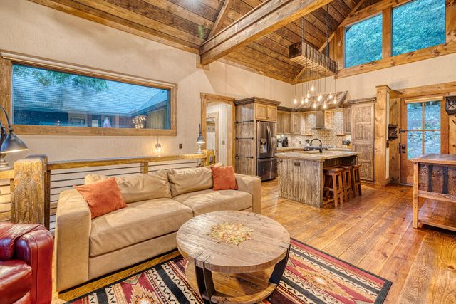 280 Point Of View Road, Blue Ridge, GA 30513
