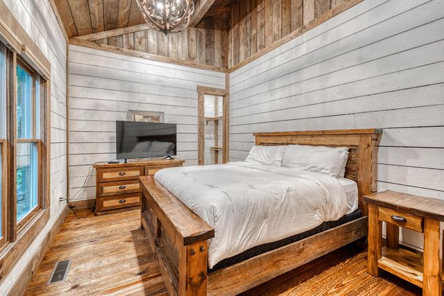 280 Point Of View Road, Blue Ridge, GA 30513