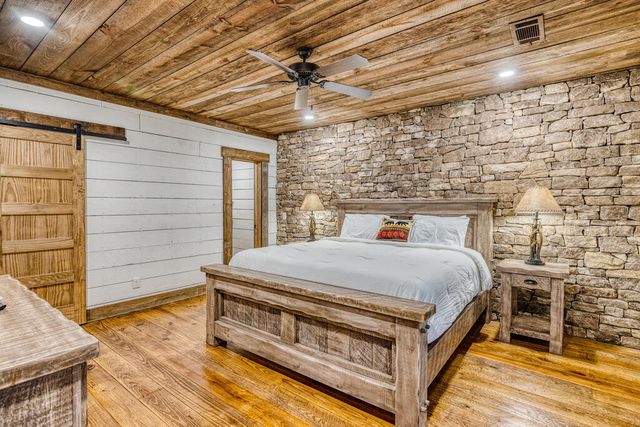 280 Point Of View Road, Blue Ridge, GA 30513