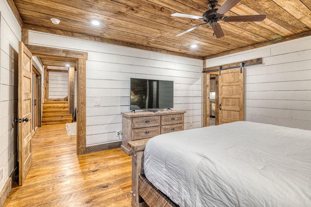280 Point Of View Road, Blue Ridge, GA 30513
