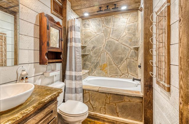 280 Point Of View Road, Blue Ridge, GA 30513