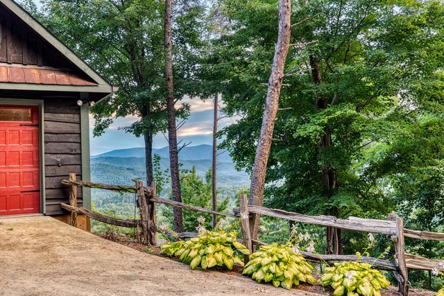 280 Point Of View Road, Blue Ridge, GA 30513