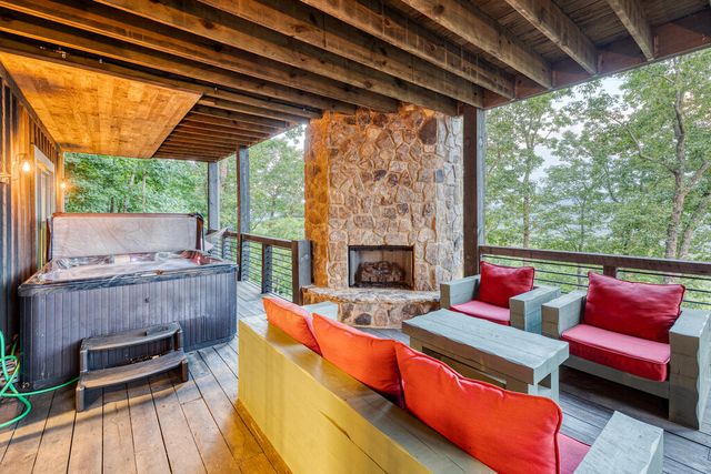 280 Point Of View Road, Blue Ridge, GA 30513
