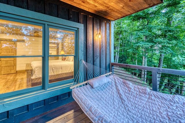 280 Point Of View Road, Blue Ridge, GA 30513