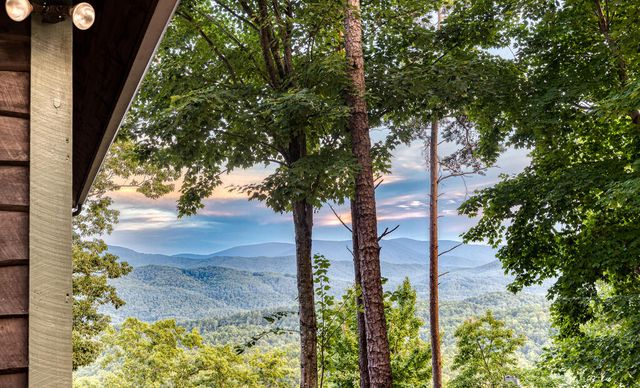 280 Point Of View Road, Blue Ridge, GA 30513