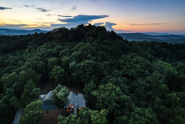 280 Point Of View Road, Blue Ridge, GA 30513