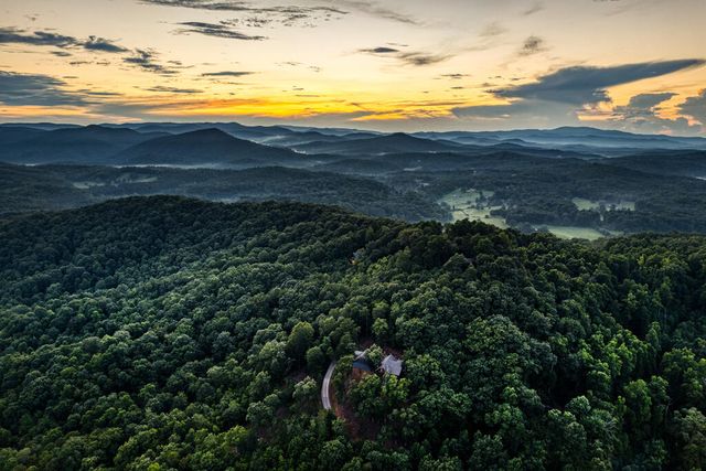 280 Point Of View Road, Blue Ridge, GA 30513