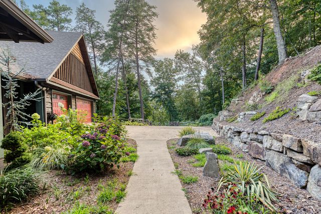280 Point Of View Road, Blue Ridge, GA 30513