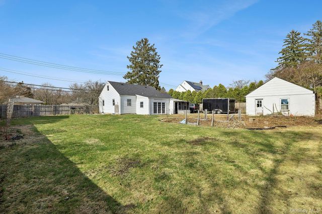 42 Smith Street, Greenlawn, NY 11740