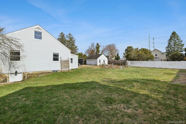 42 Smith Street, Greenlawn, NY 11740