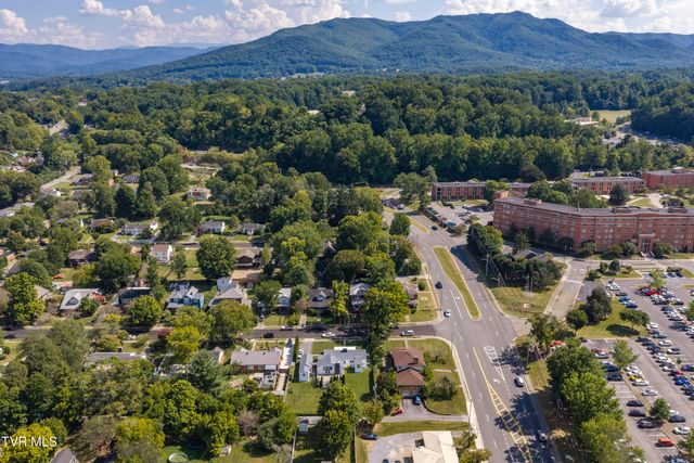 827 West Pine Street, Johnson City, TN 37604
