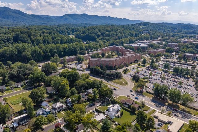 827 West Pine Street, Johnson City, TN 37604