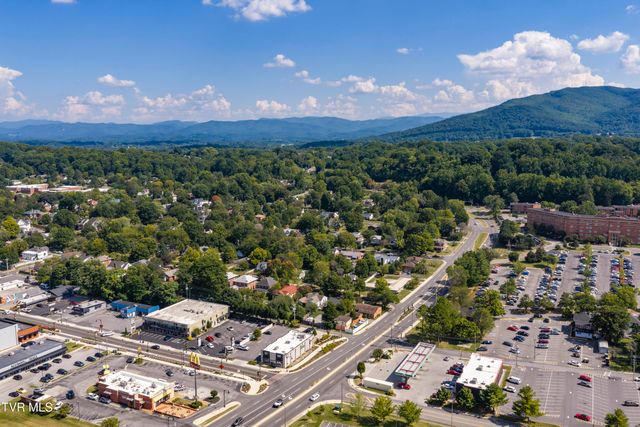 827 West Pine Street, Johnson City, TN 37604