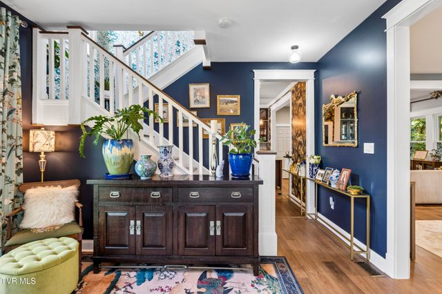 827 West Pine Street, Johnson City, TN 37604