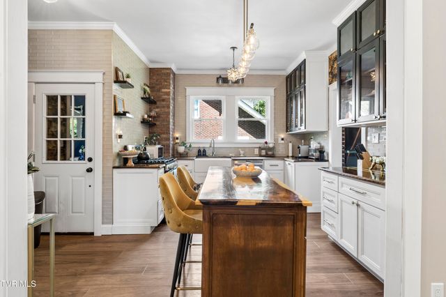 827 West Pine Street, Johnson City, TN 37604