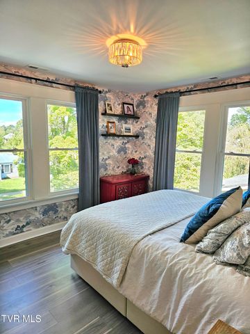 827 West Pine Street, Johnson City, TN 37604