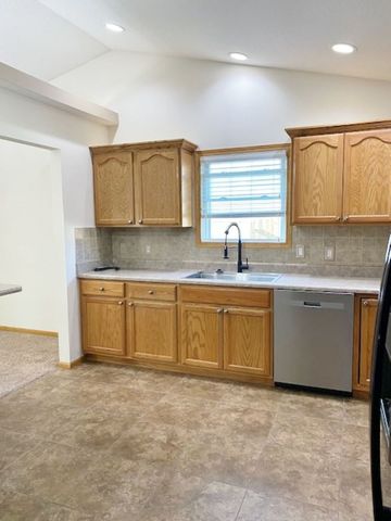 5816 Heather Avenue, Davenport, IA 52807