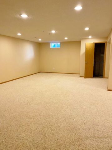 5816 Heather Avenue, Davenport, IA 52807