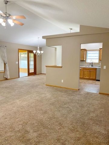 5816 Heather Avenue, Davenport, IA 52807