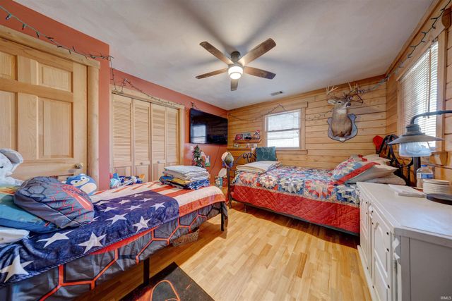 385 W Evergreen Plaza N, Santa Claus, IN 47579