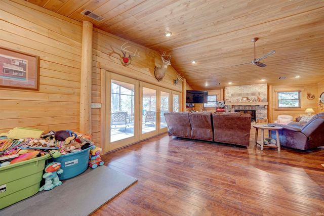 385 W Evergreen Plaza N, Santa Claus, IN 47579