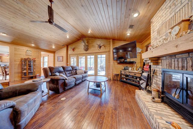 385 W Evergreen Plaza N, Santa Claus, IN 47579