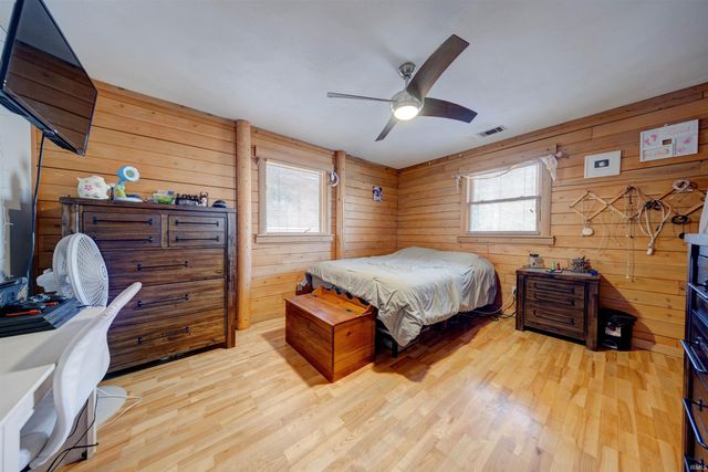 385 W Evergreen Plaza N, Santa Claus, IN 47579