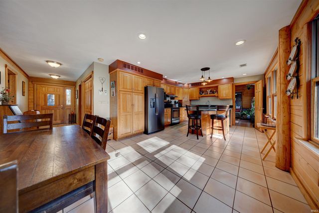 385 W Evergreen Plaza N, Santa Claus, IN 47579