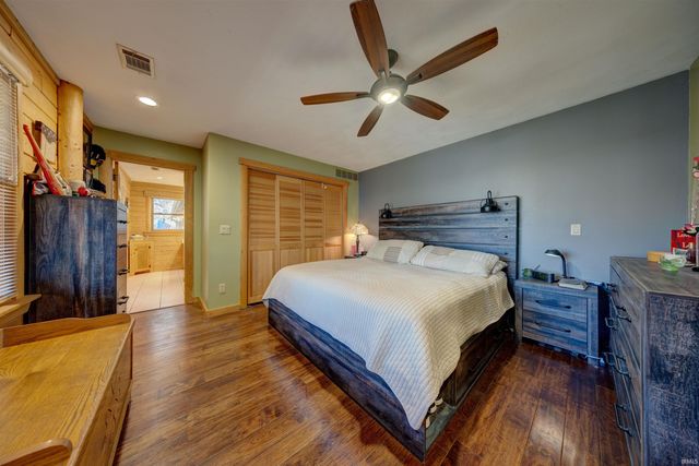 385 W Evergreen Plaza N, Santa Claus, IN 47579