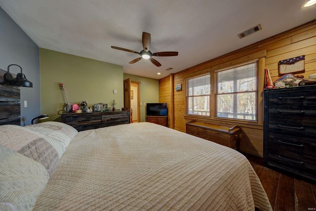 385 W Evergreen Plaza N, Santa Claus, IN 47579